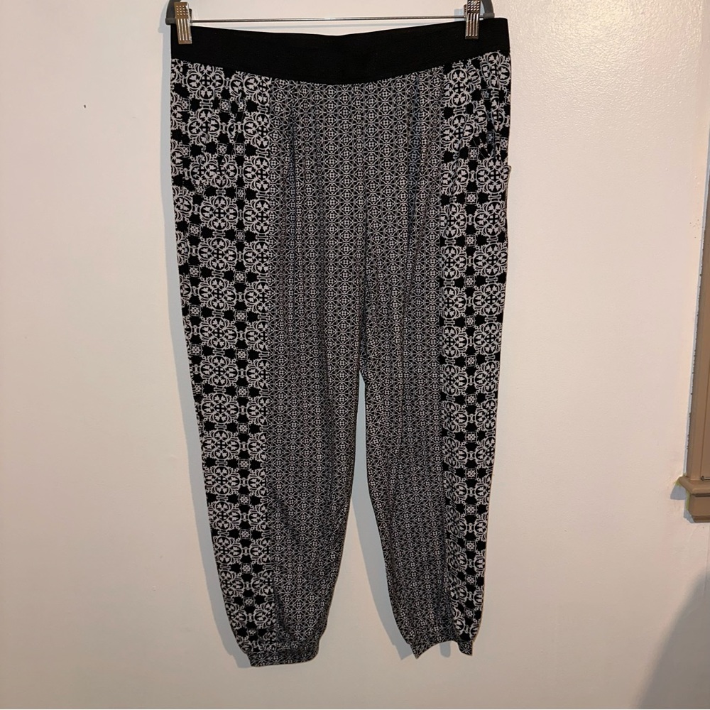Almost Famous Elastic Waist Patterned Womens Joggers Size XL Black/White
